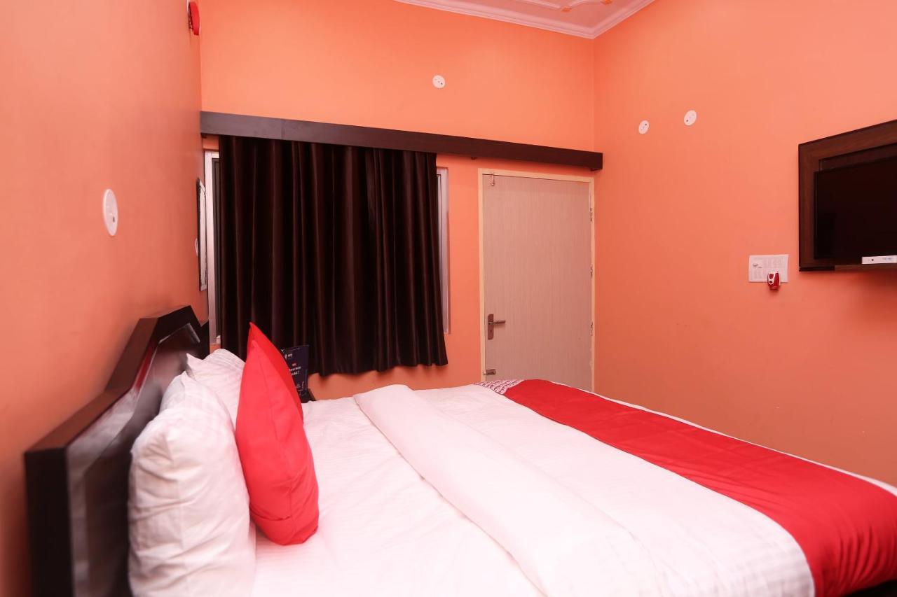 Oyo 22221 Yadav Hotel Bhiwadi Eksteriør billede